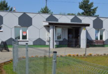 Zmiany fasady pawilonu sportowego na stadionie